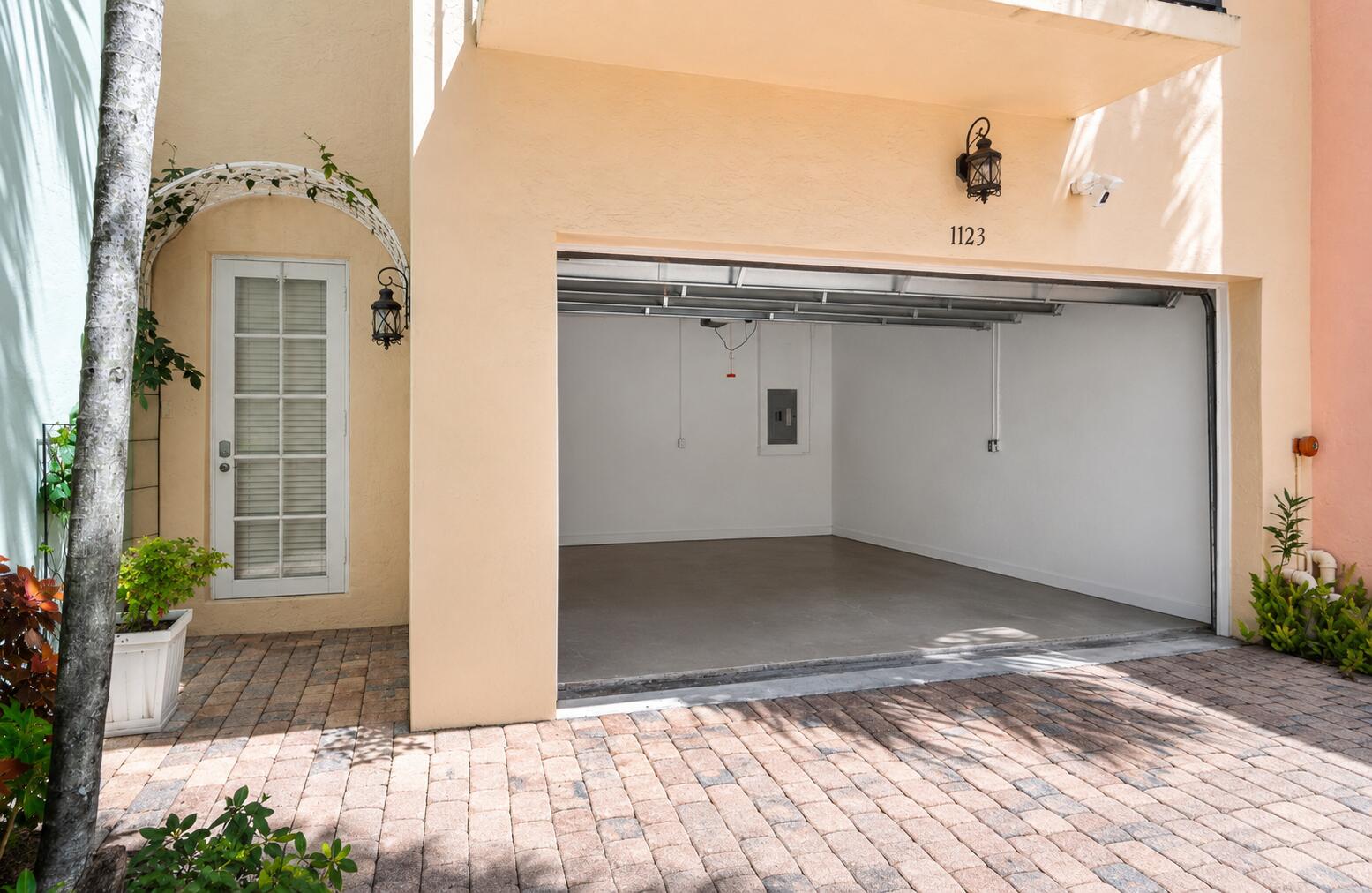 1123 NE 18th Fort Lauderdale, FL 33304