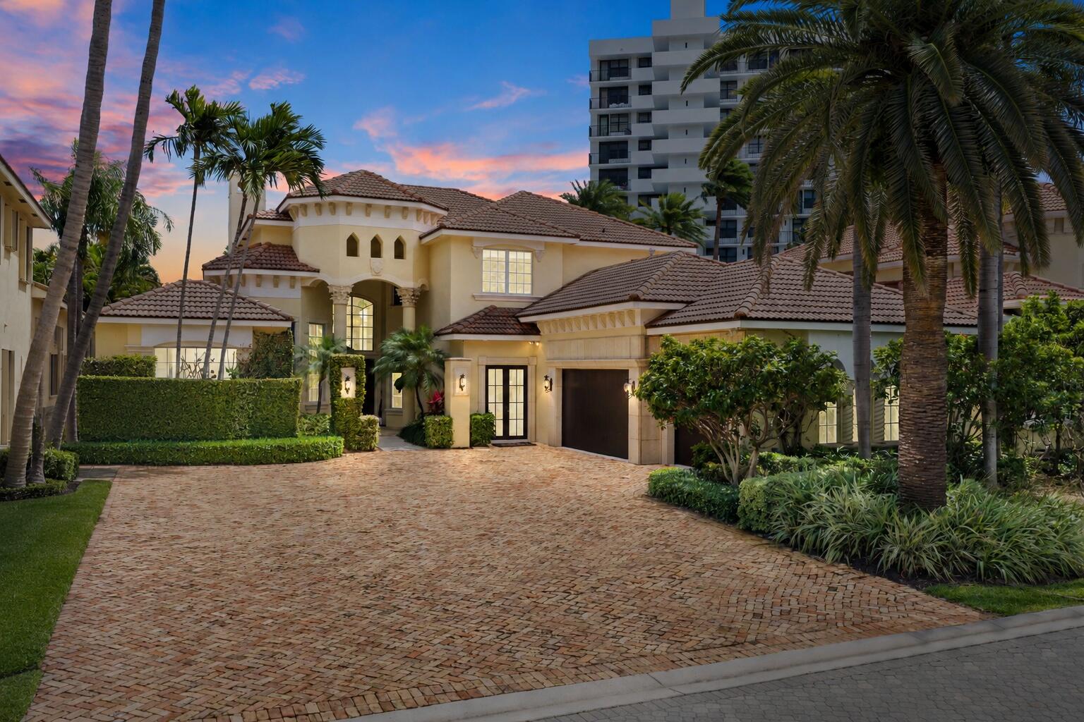 1019 Grand Ct