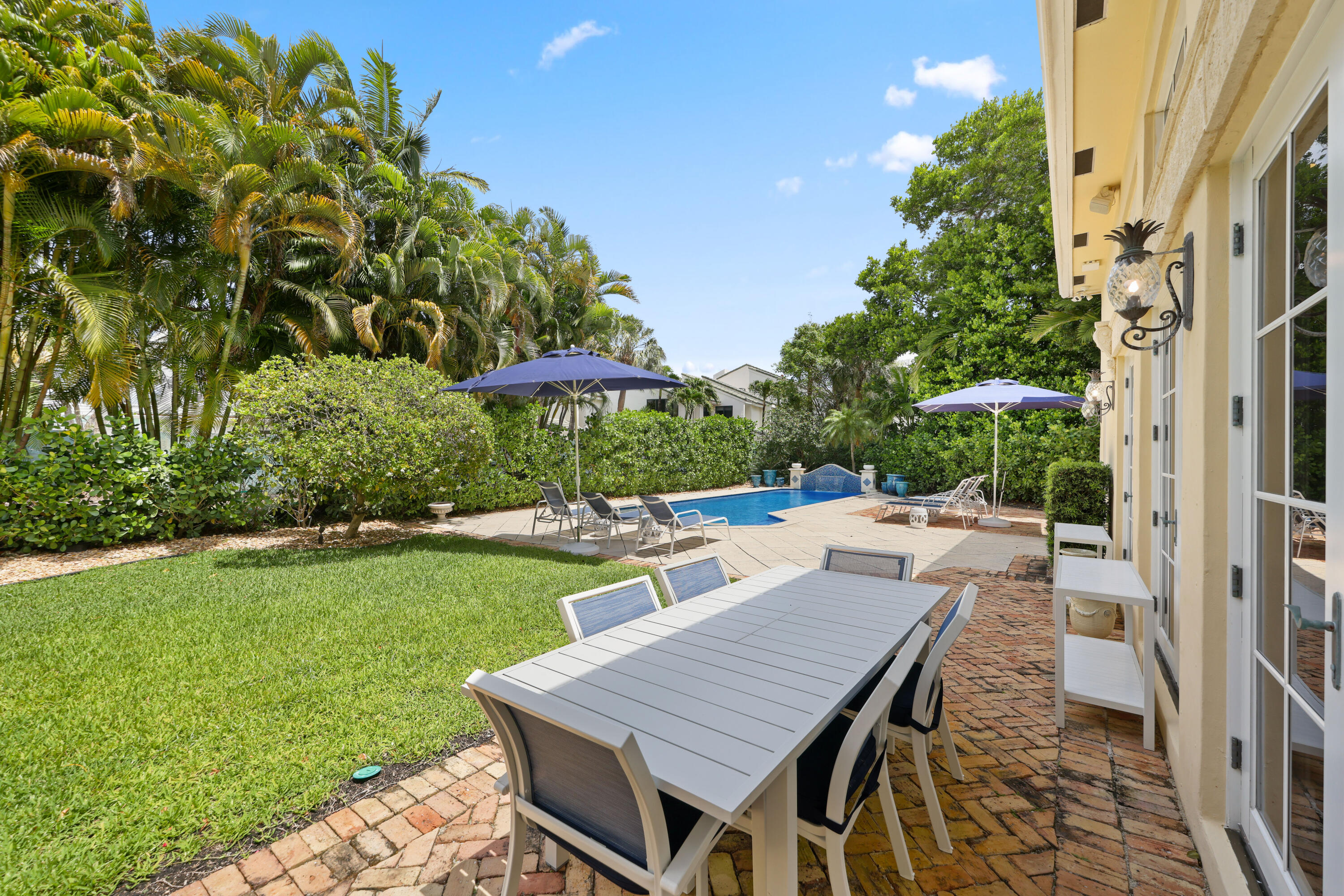 1019 Grand Ct Highland Beach, FL 33487