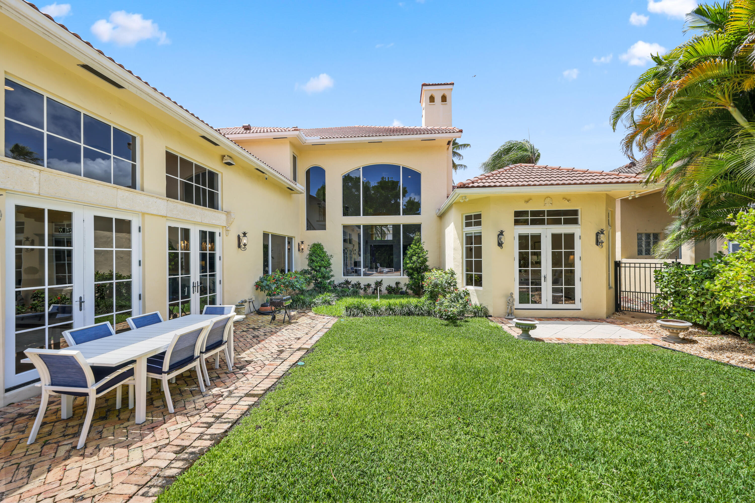 1019 Grand Ct Highland Beach, FL 33487
