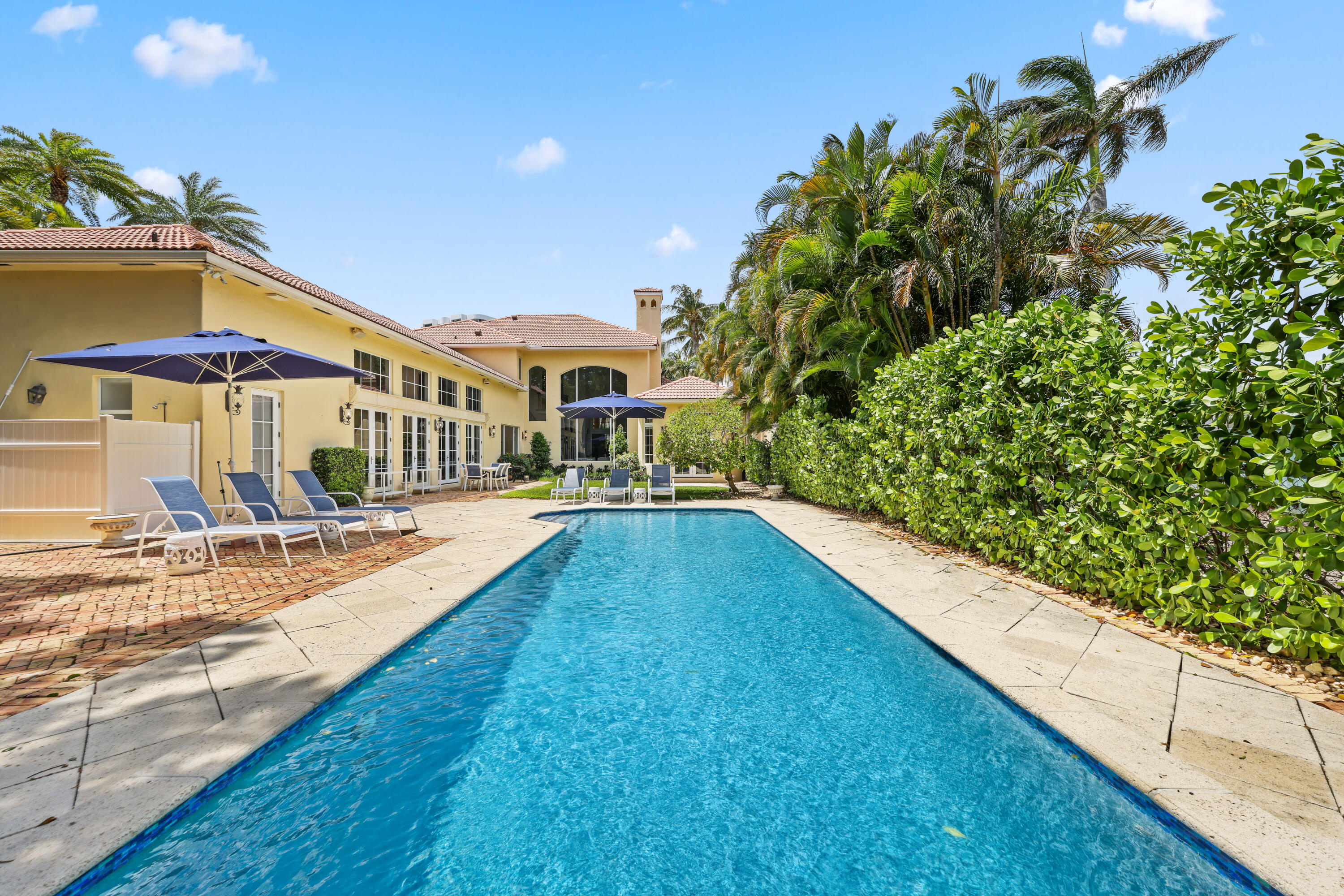 1019 Grand Ct Highland Beach, FL 33487