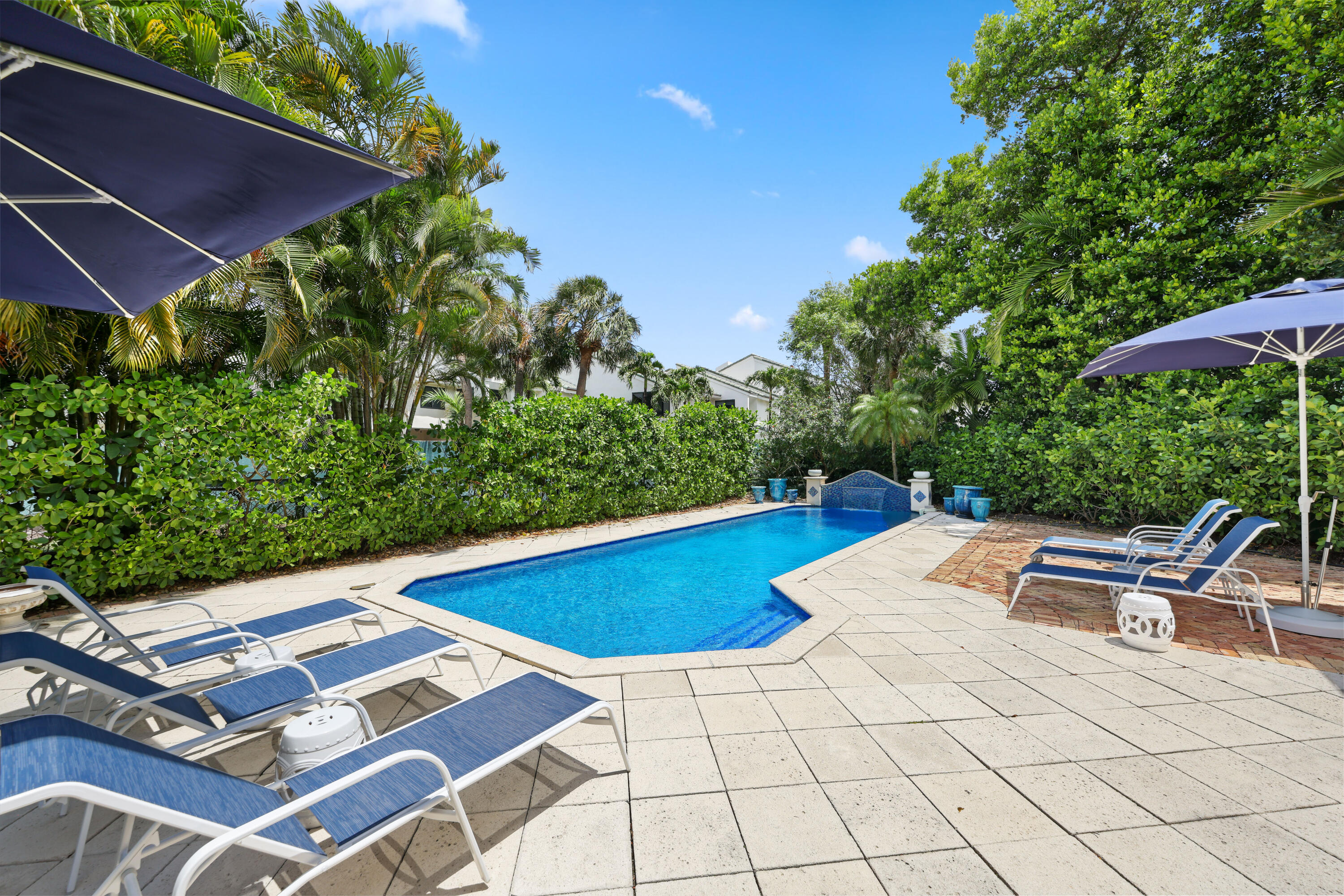 1019 Grand Ct Highland Beach, FL 33487