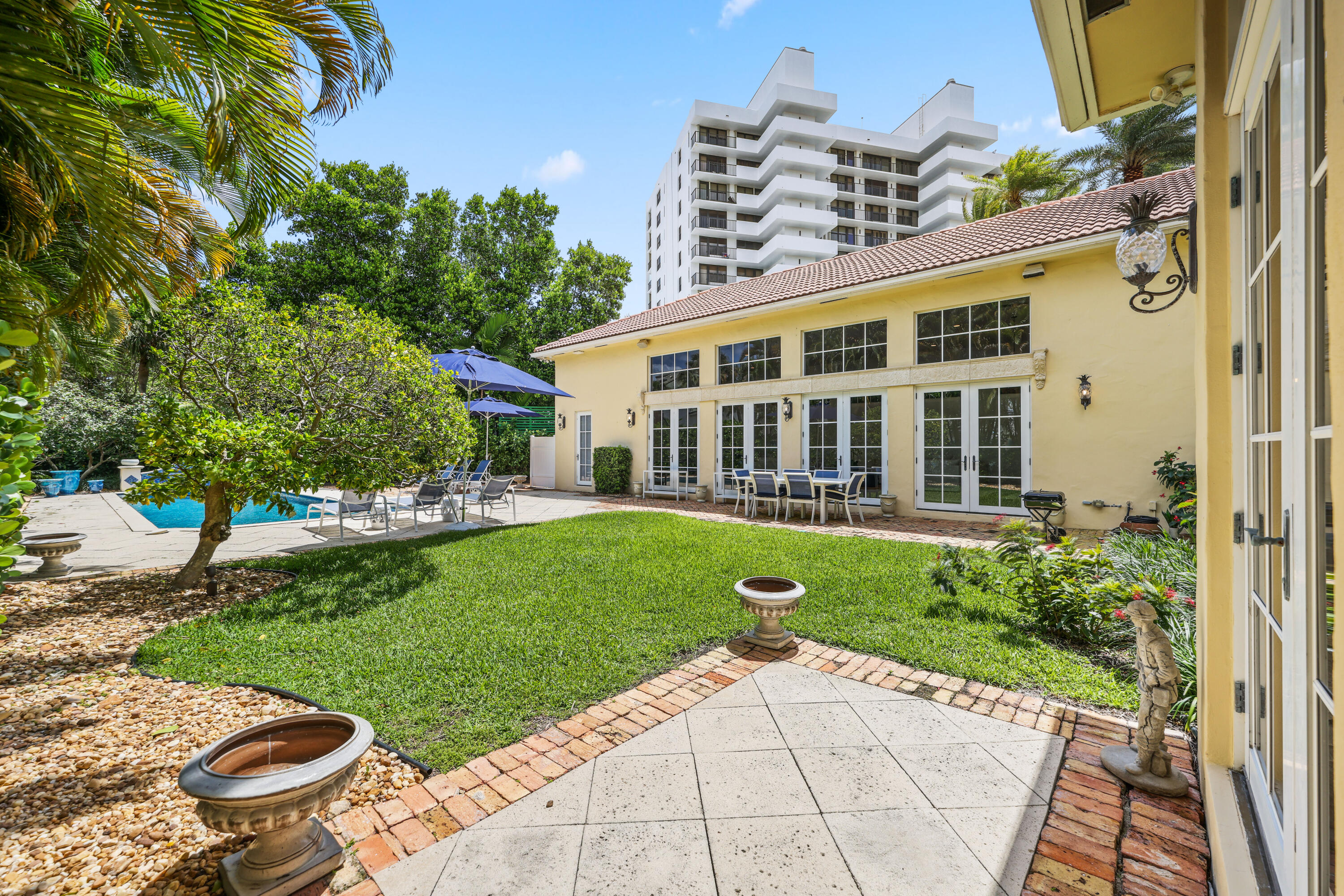 1019 Grand Ct Highland Beach, FL 33487