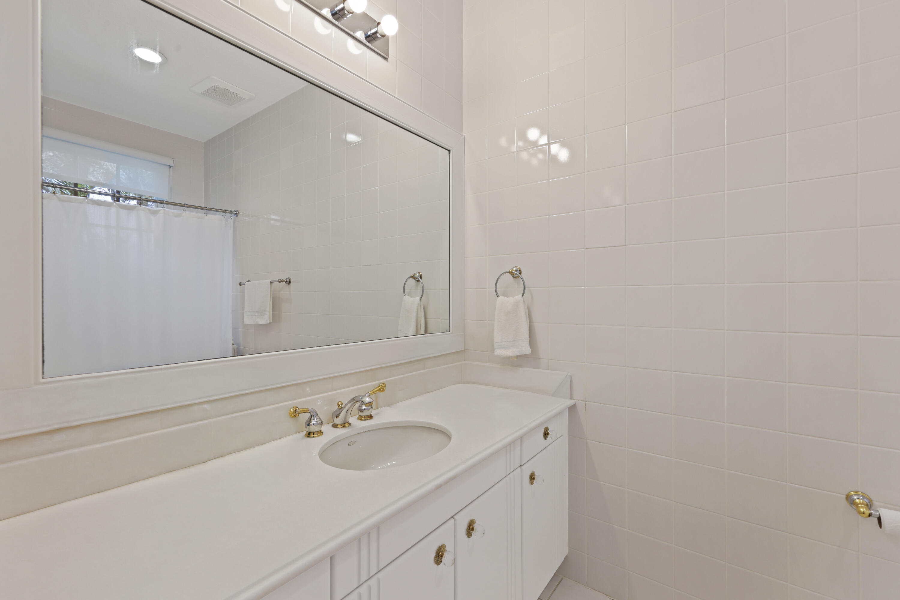 1019 Grand Ct Highland Beach, FL 33487