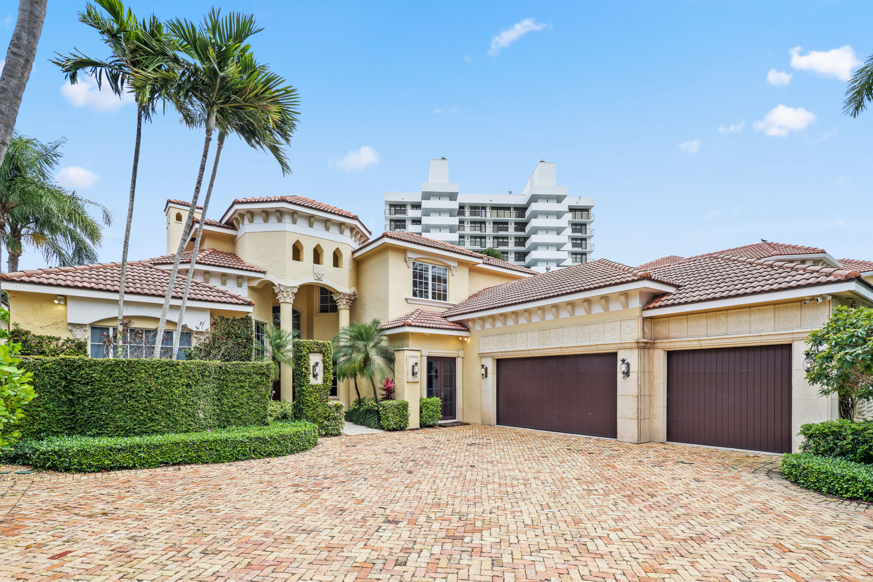 1019 Grand Ct Highland Beach, FL 33487