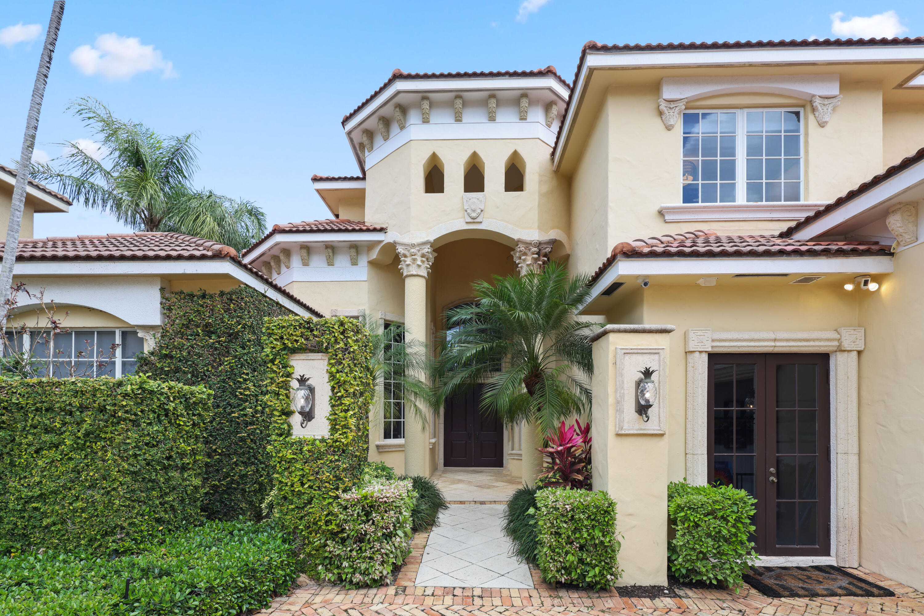 1019 Grand Ct Highland Beach, FL 33487