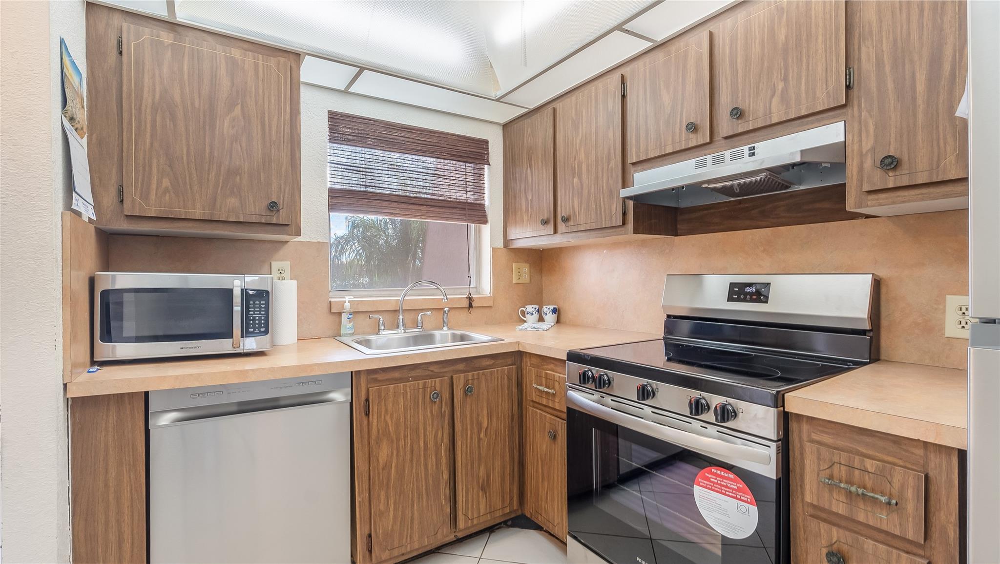 9750 Sunrise Lks Blvd #302