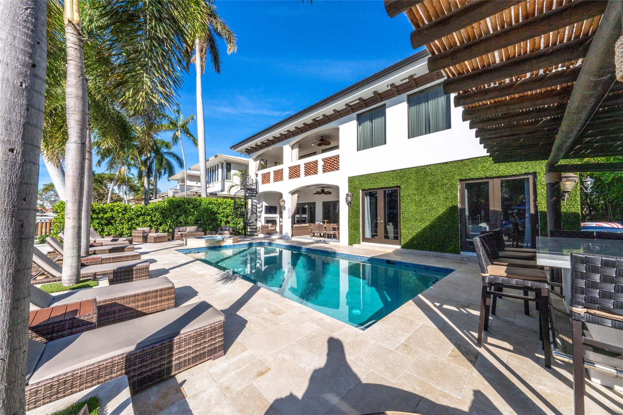 2430 Castilla Isle Fort Lauderdale, FL 33301