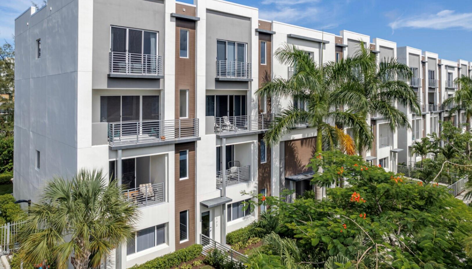 1044 Ne 18th Ave #203 Fort Lauderdale, FL 33309