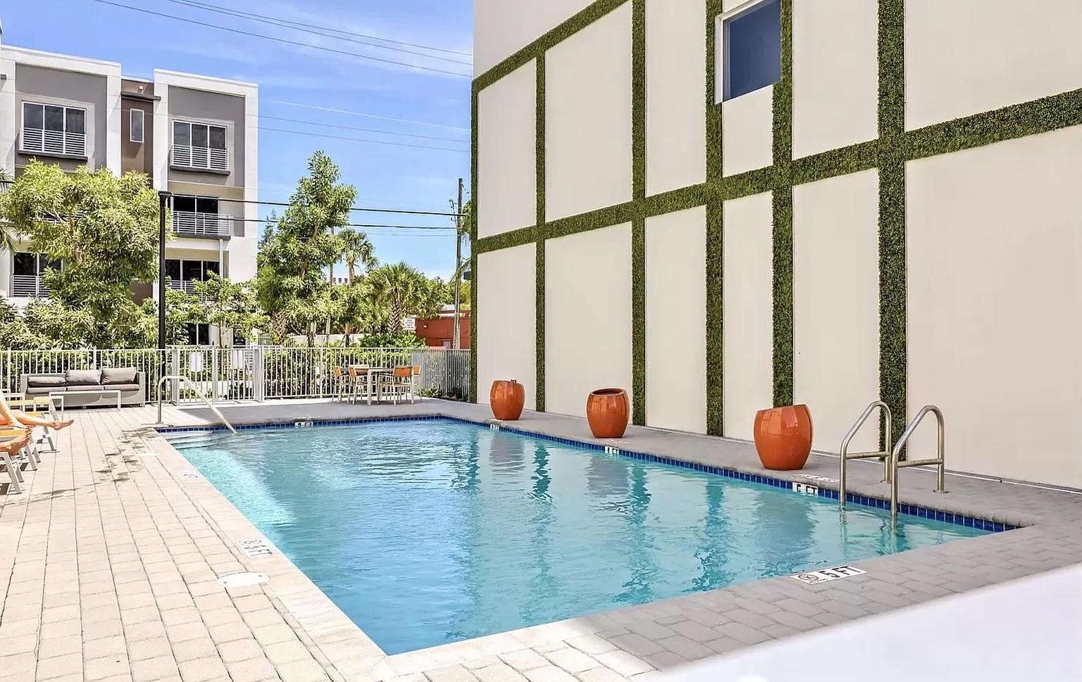 1044 Ne 18th Ave #203 Fort Lauderdale, FL 33309