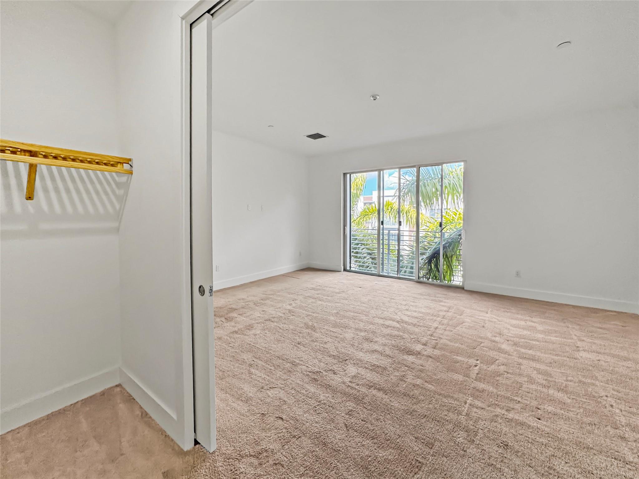 1044 Ne 18th Ave #203 Fort Lauderdale, FL 33309