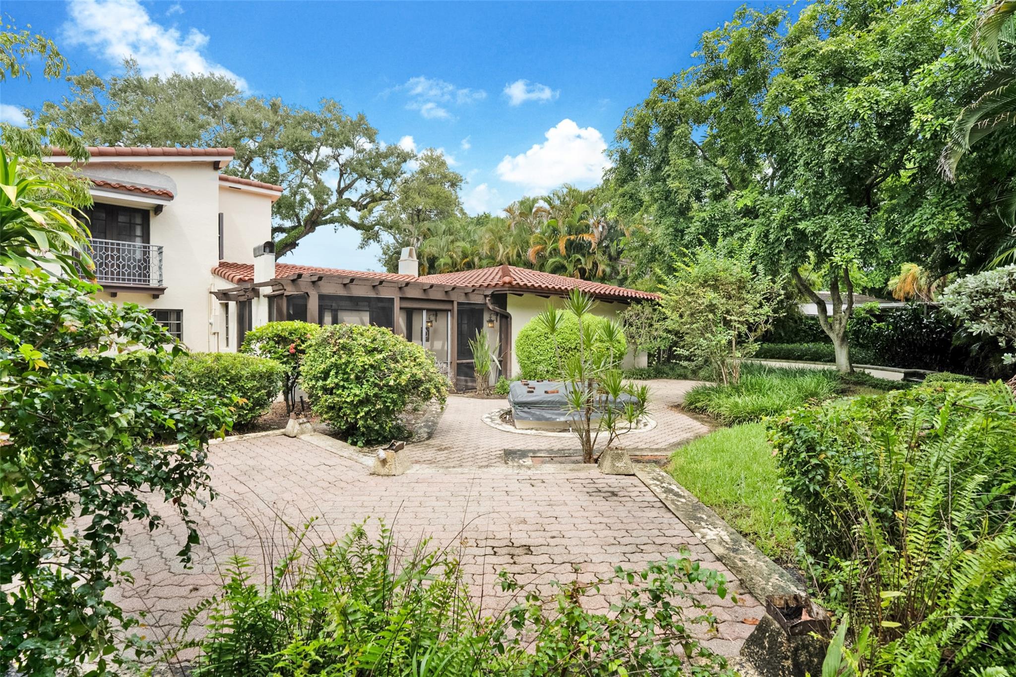 1022 SE 12th Way Fort Lauderdale, FL 33316