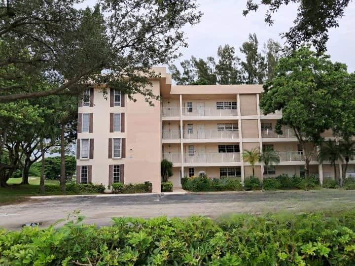 3051 S Palm Aire Dr #110