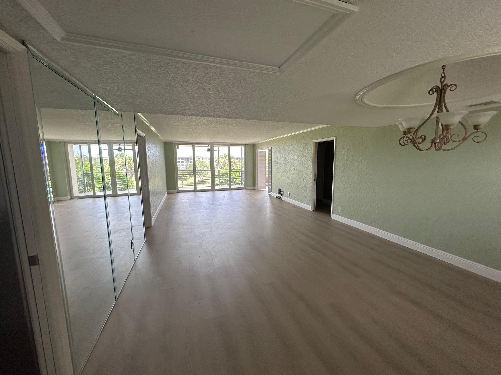 3850 Oaks Clubhouse Dr #403