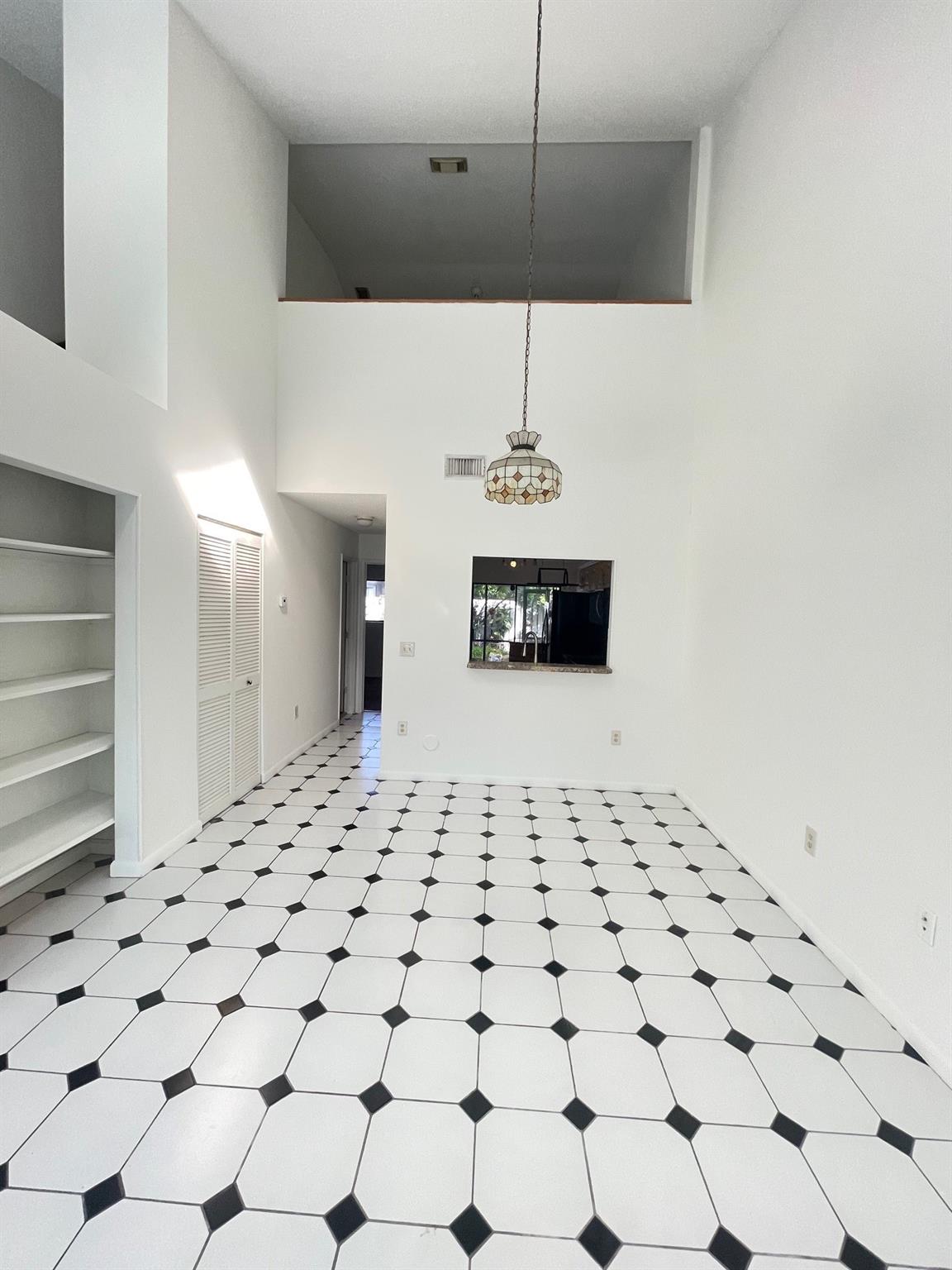 1627 N 15th Ter