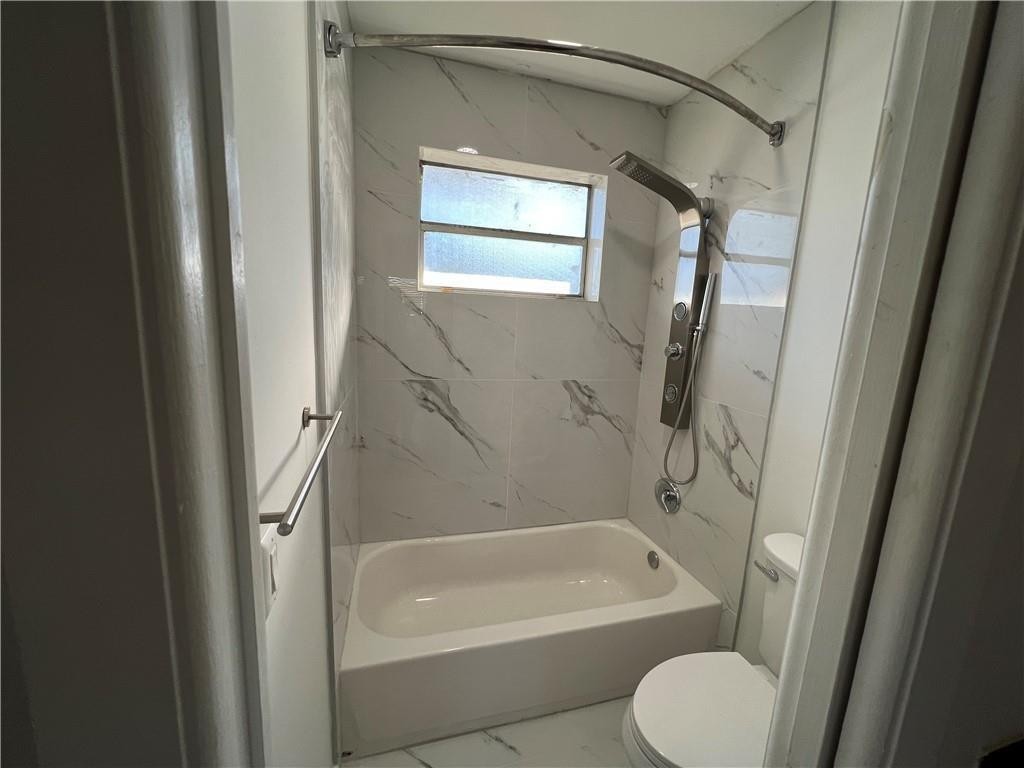 1975 NE 135th St #3R North Miami, FL 33181