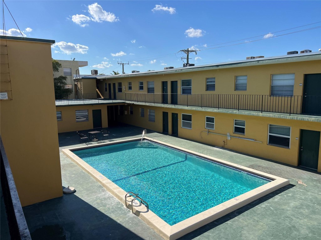 1975 NE 135th St #3R North Miami, FL 33181