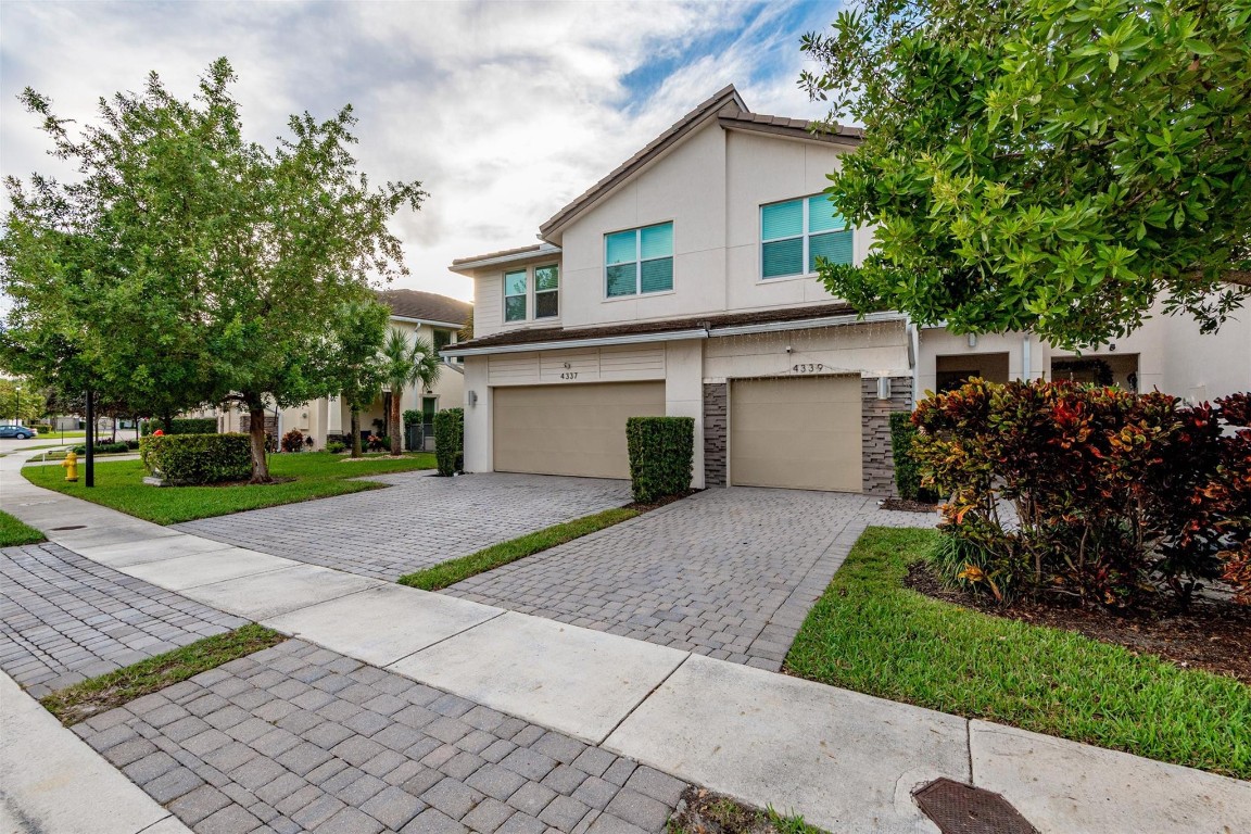 4339 Lago Dr #4339 Pompano Beach, FL 33064