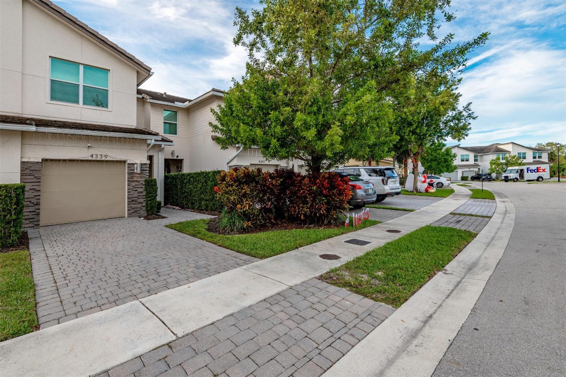 4339 Lago Dr #4339 Pompano Beach, FL 33064