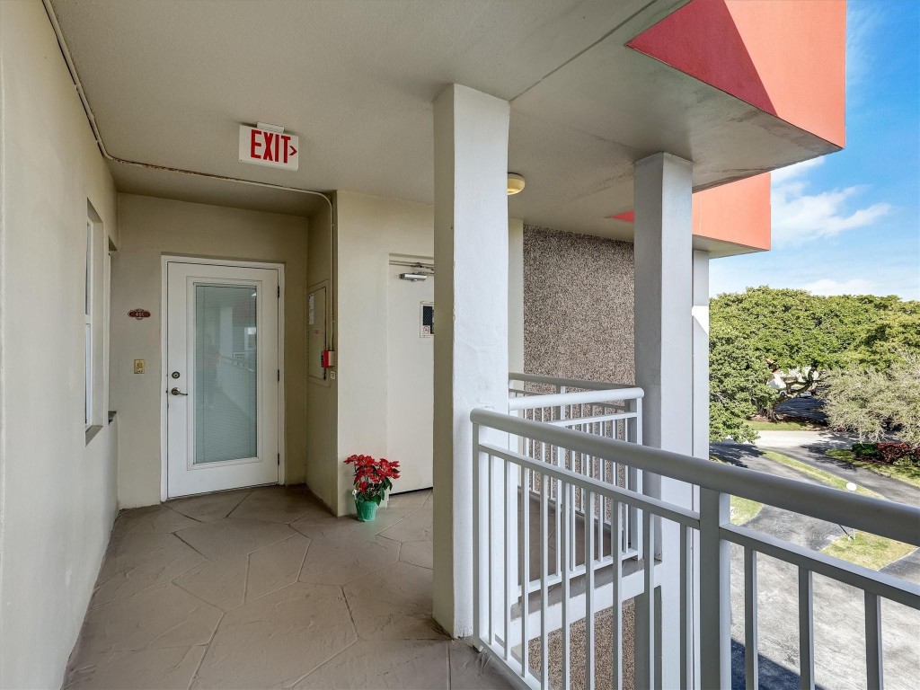 3050 NE 48th Lighthouse Point, FL 33064