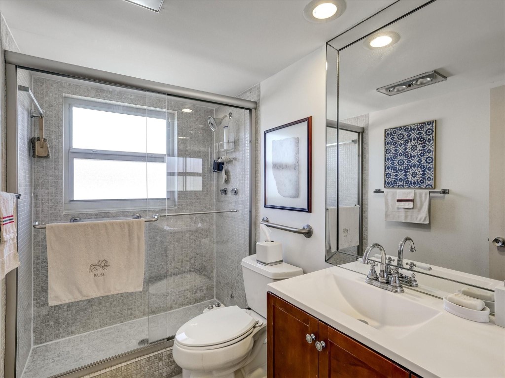 3050 NE 48th Lighthouse Point, FL 33064