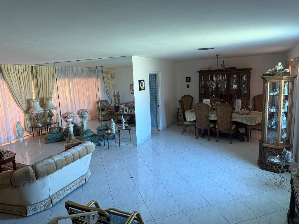 8230 SW 87th Miami, FL 33143