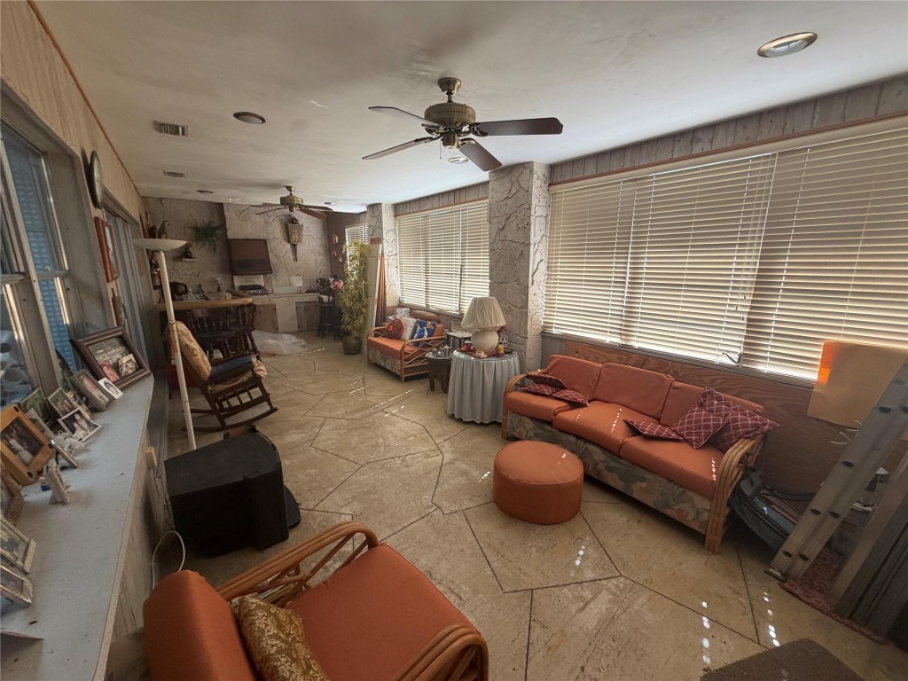 8230 SW 87th Miami, FL 33143