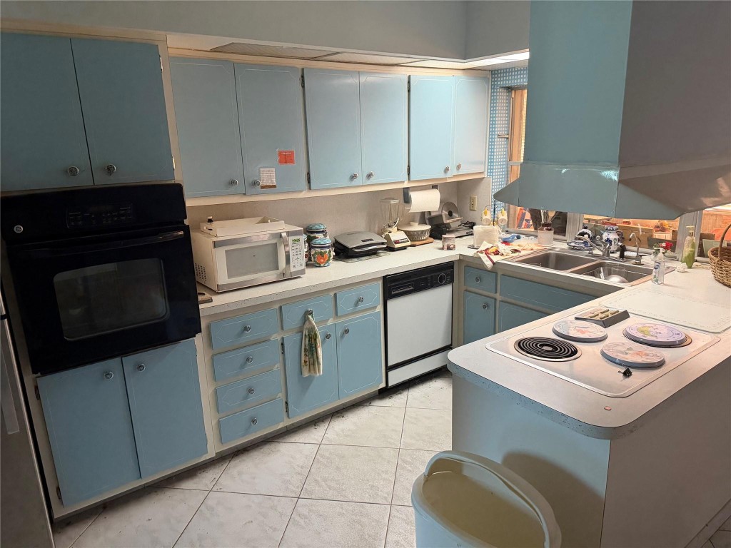 8230 SW 87th Miami, FL 33143