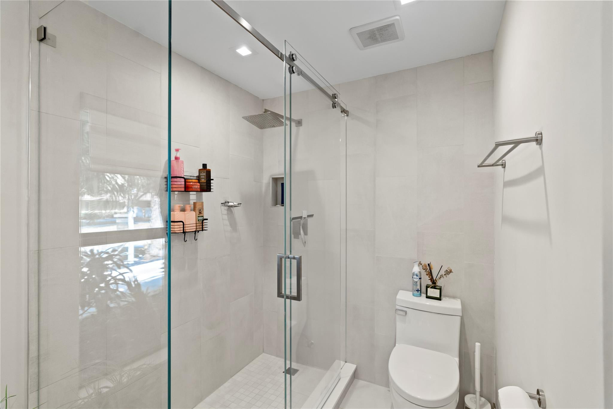 2430 NE 49th Lighthouse Point, FL 33064