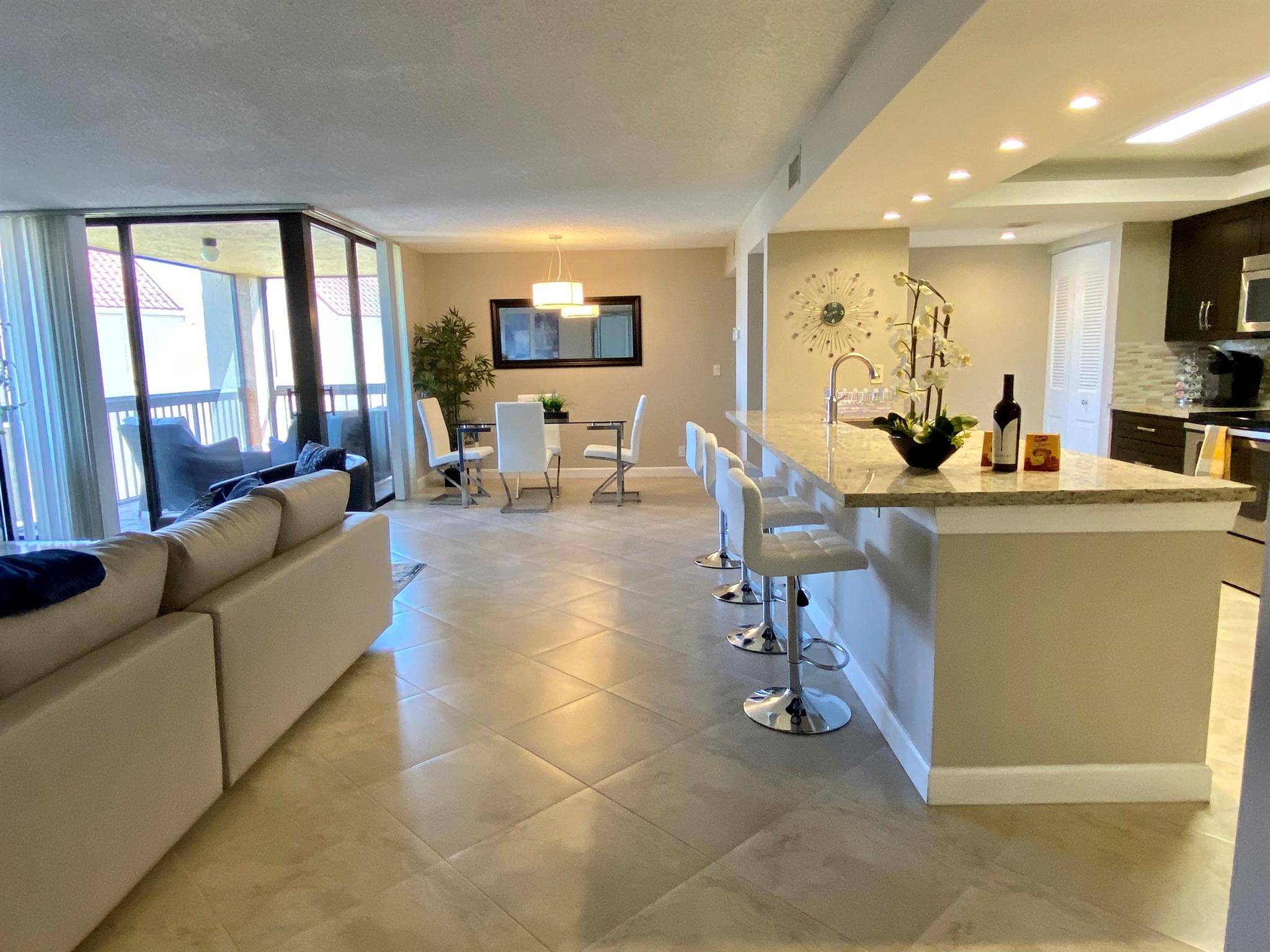 2255 Lindell Blvd #4502