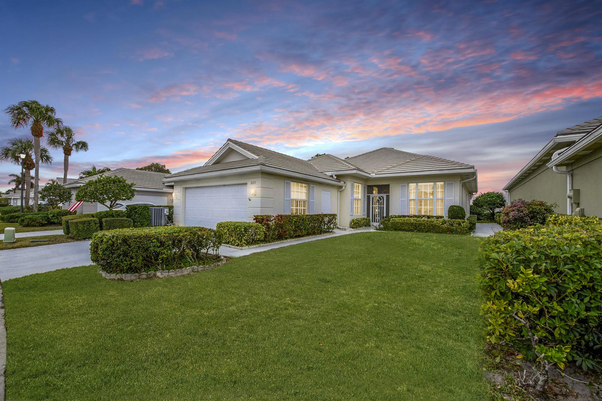220 NW Bentley Cir