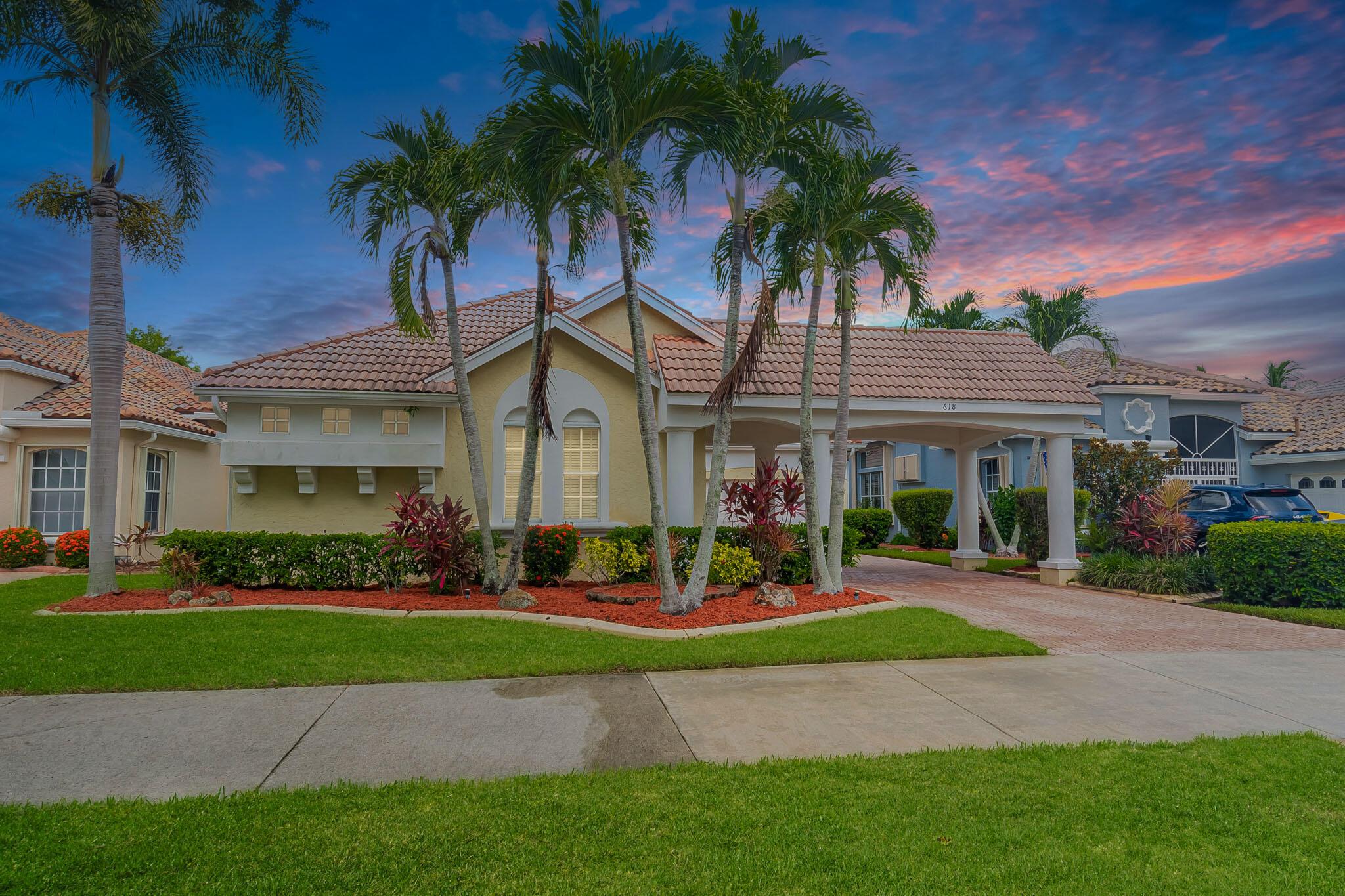 618 SW Lake Charles Cir