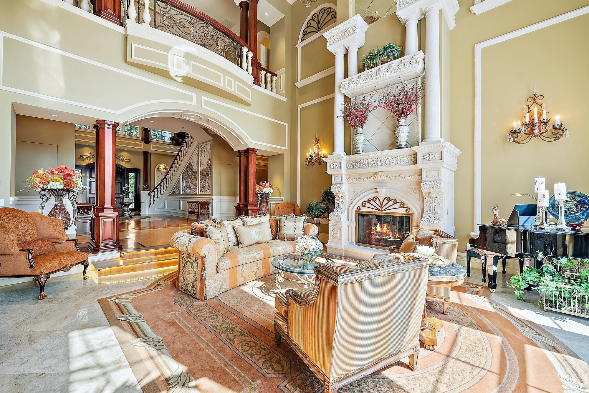 2330 Seven Oaks Ln Palm Beach Gardens, FL 33410 2330 Seven Oaks Ln Palm Beach Gardens, FL 33410