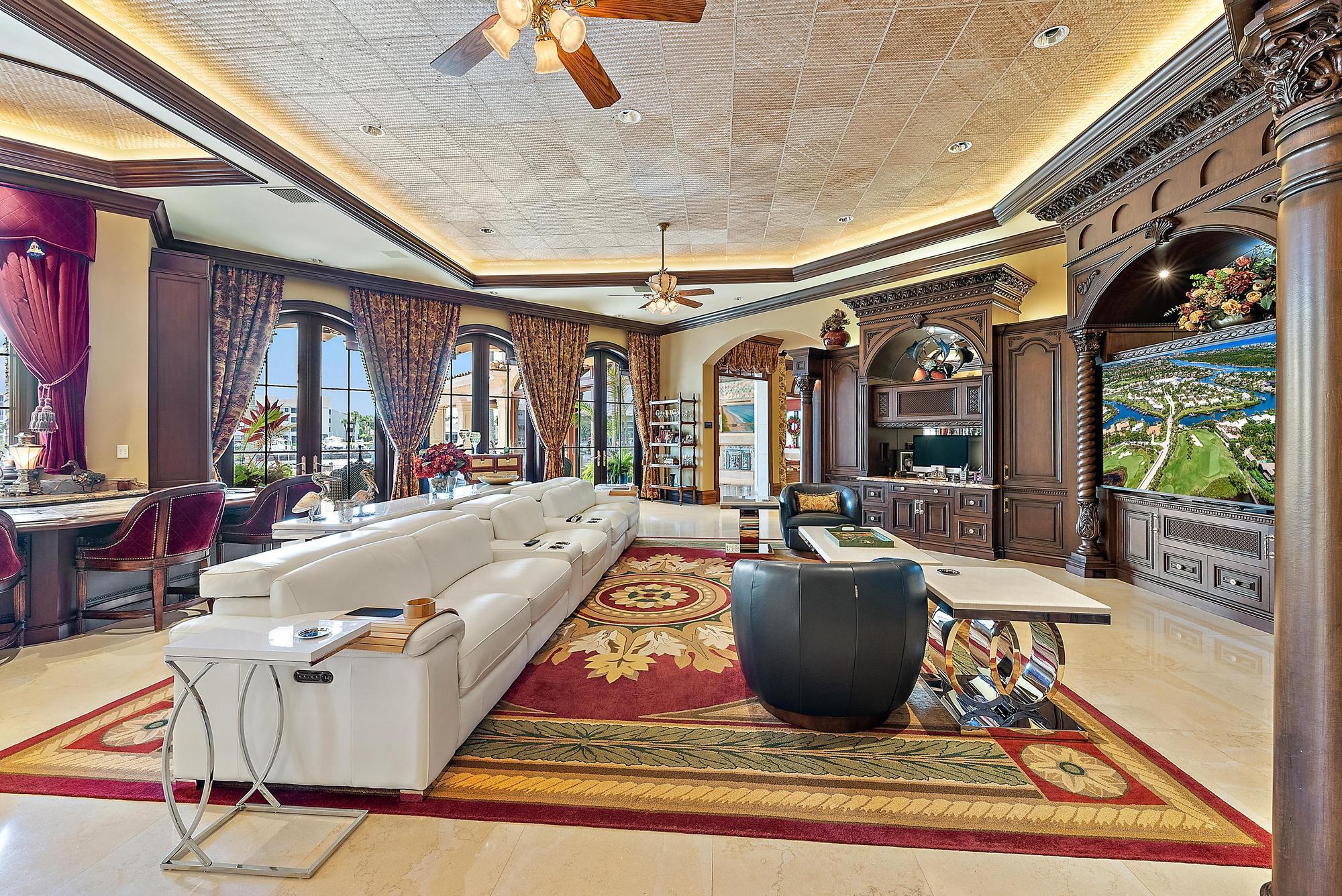 2330 Seven Oaks Ln Palm Beach Gardens, FL 33410 2330 Seven Oaks Ln Palm Beach Gardens, FL 33410