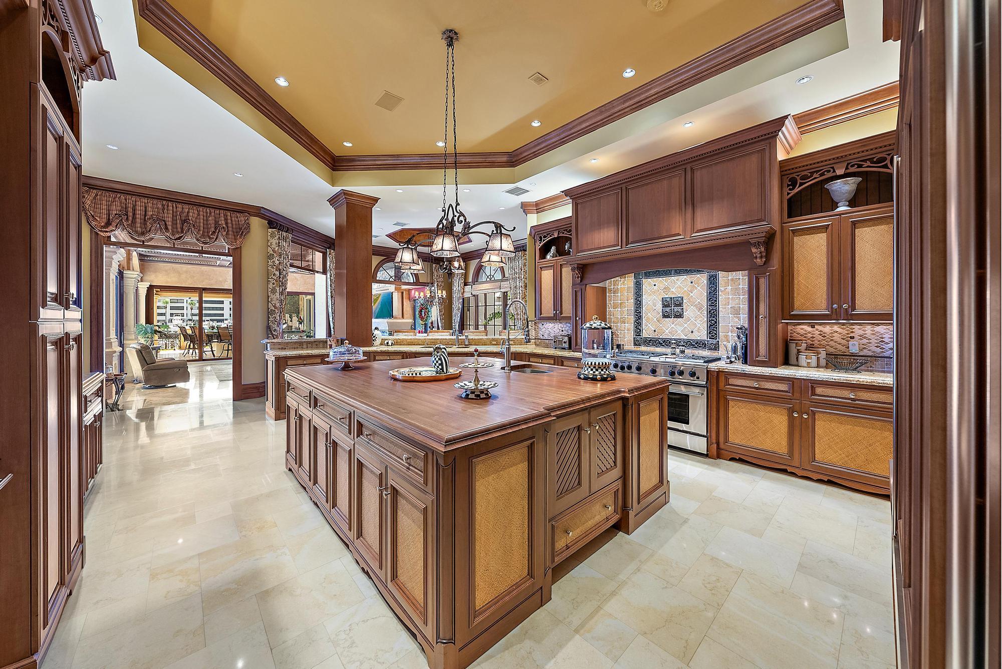 2330 Seven Oaks Ln Palm Beach Gardens, FL 33410 2330 Seven Oaks Ln Palm Beach Gardens, FL 33410