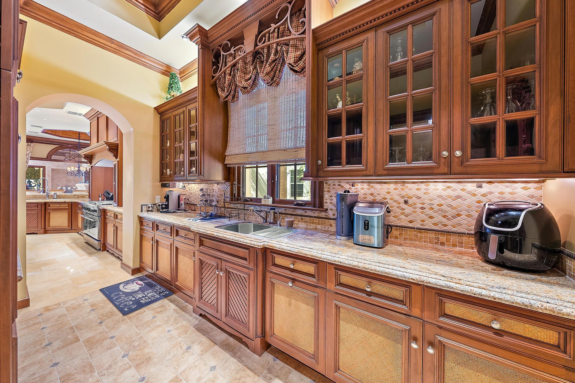 2330 Seven Oaks Ln Palm Beach Gardens, FL 33410 2330 Seven Oaks Ln Palm Beach Gardens, FL 33410