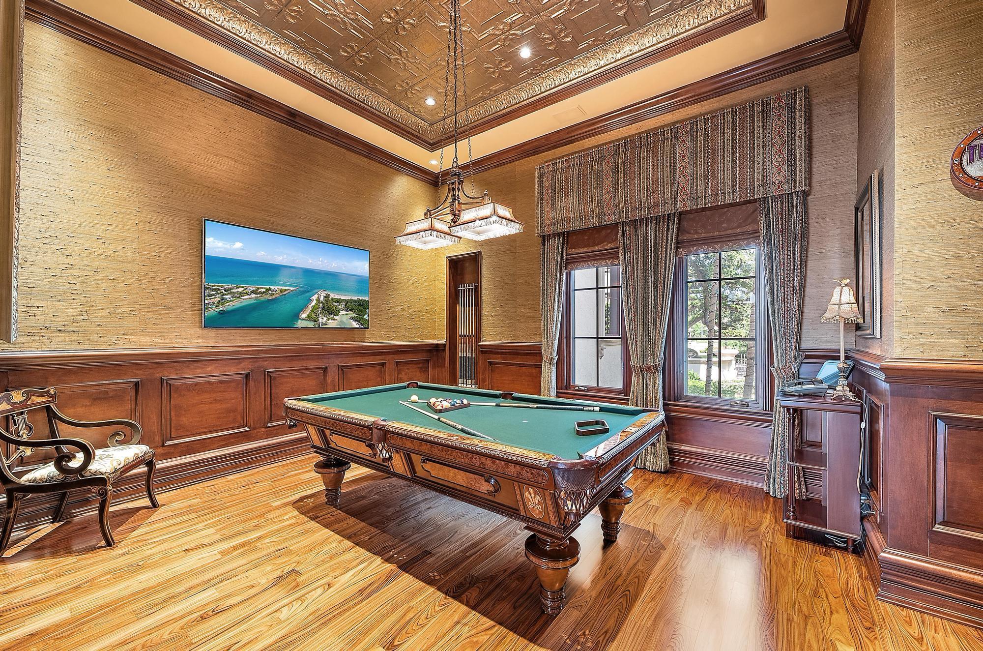 2330 Seven Oaks Ln Palm Beach Gardens, FL 33410 2330 Seven Oaks Ln Palm Beach Gardens, FL 33410