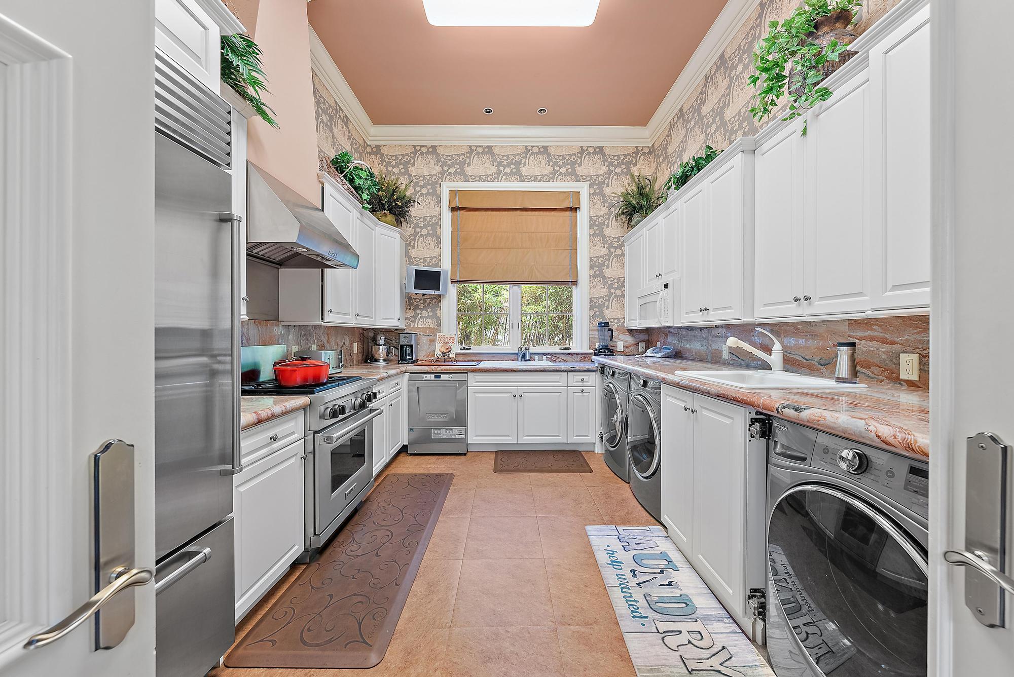 2330 Seven Oaks Ln Palm Beach Gardens, FL 33410 2330 Seven Oaks Ln Palm Beach Gardens, FL 33410