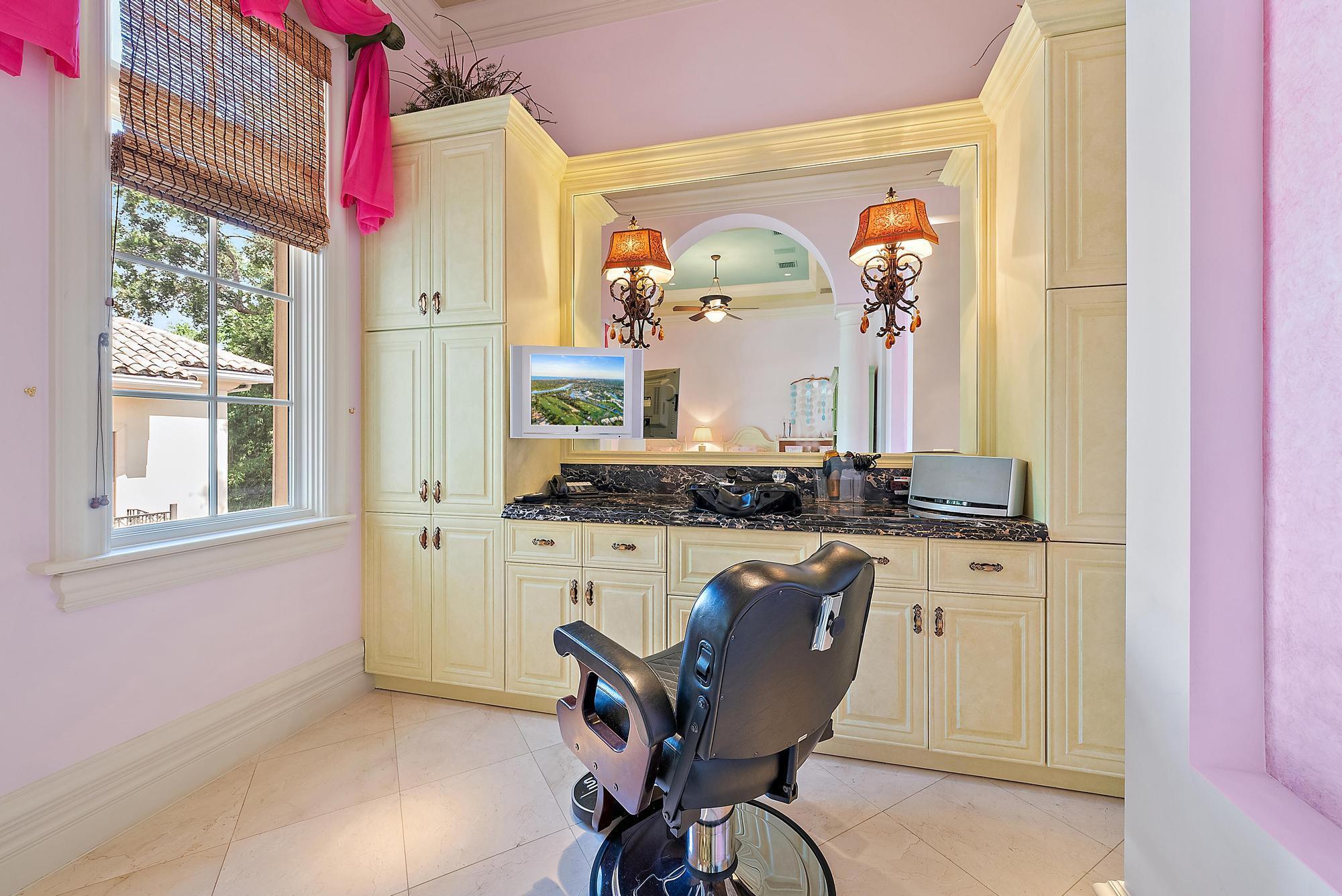 2330 Seven Oaks Ln Palm Beach Gardens, FL 33410 2330 Seven Oaks Ln Palm Beach Gardens, FL 33410