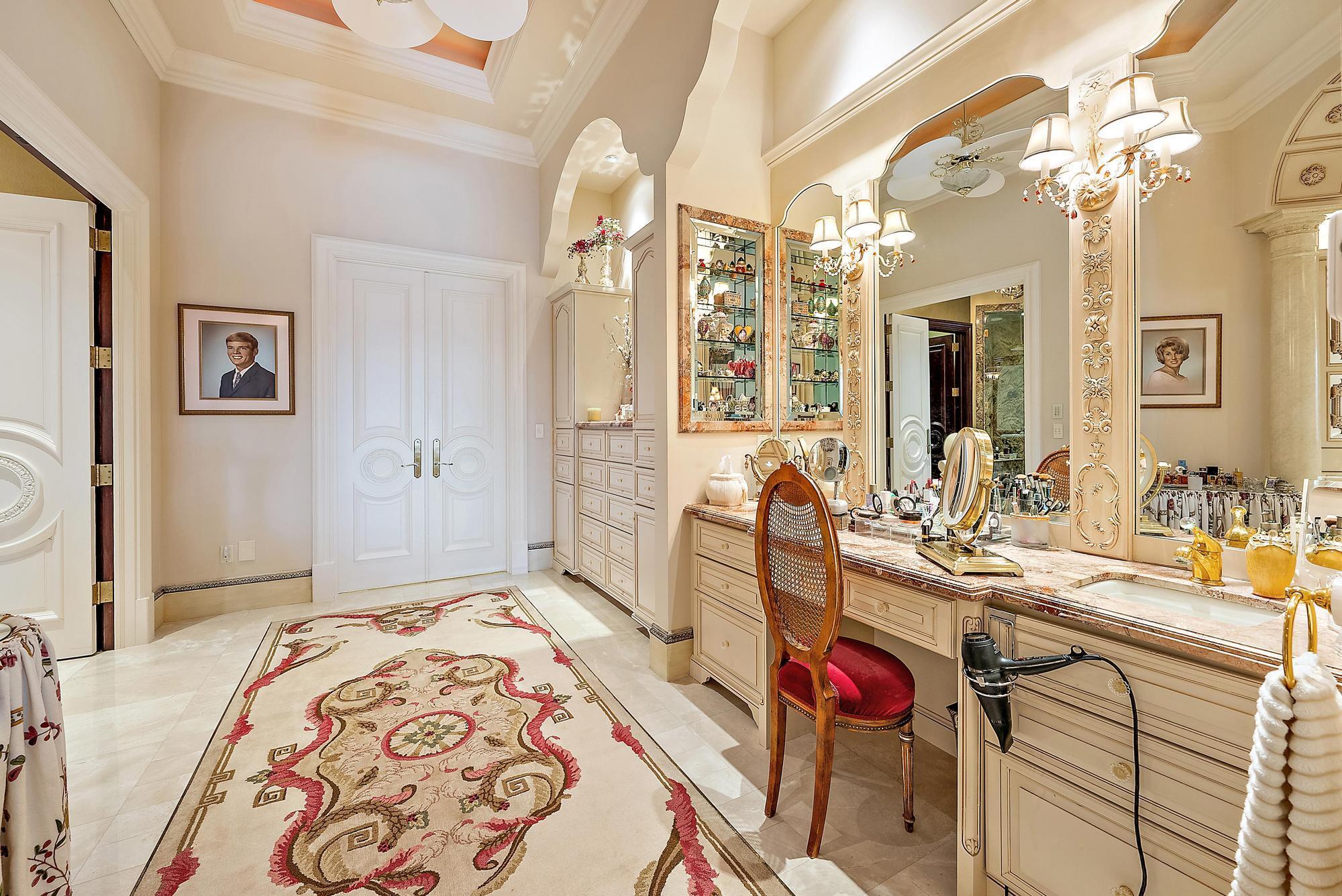 2330 Seven Oaks Ln Palm Beach Gardens, FL 33410 2330 Seven Oaks Ln Palm Beach Gardens, FL 33410