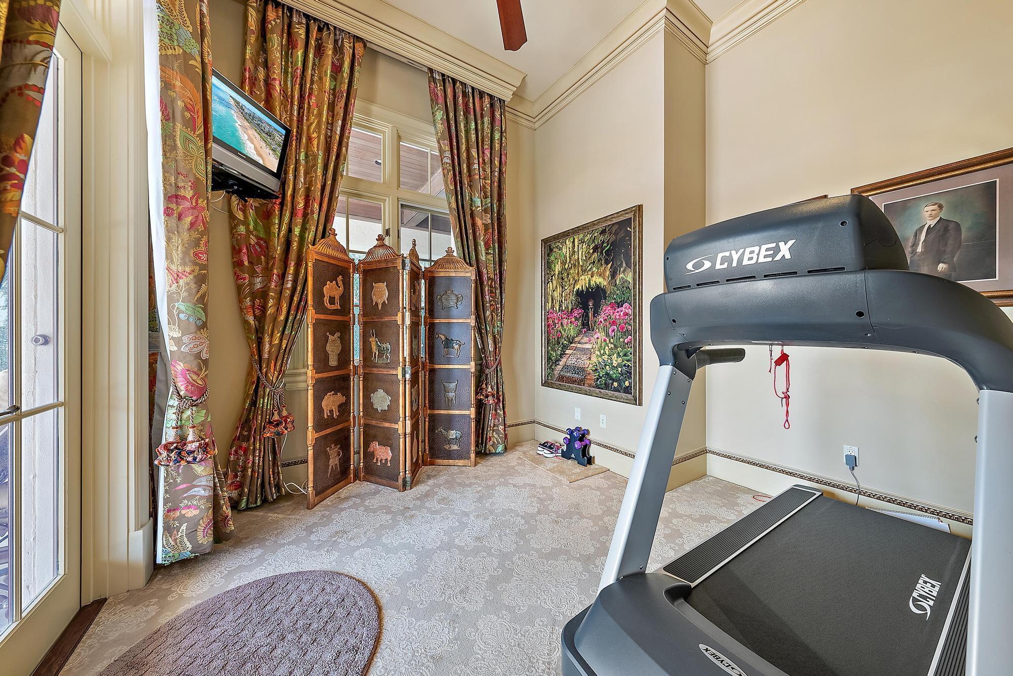 2330 Seven Oaks Ln Palm Beach Gardens, FL 33410 2330 Seven Oaks Ln Palm Beach Gardens, FL 33410