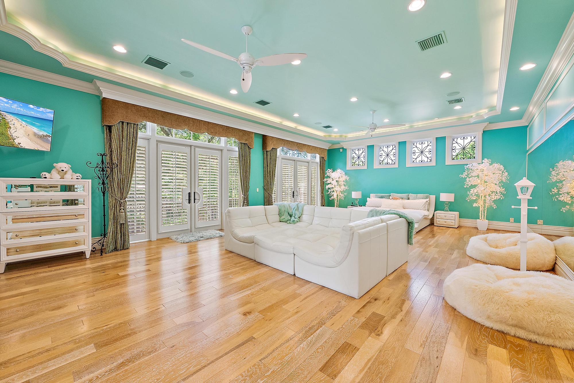 2330 Seven Oaks Ln Palm Beach Gardens, FL 33410 2330 Seven Oaks Ln Palm Beach Gardens, FL 33410