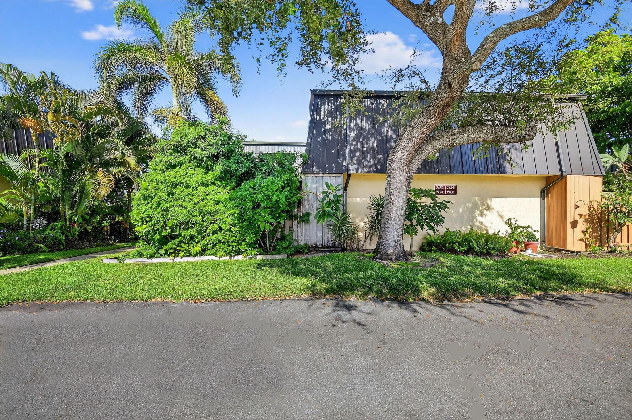 2494 Waterside Dr #4c
