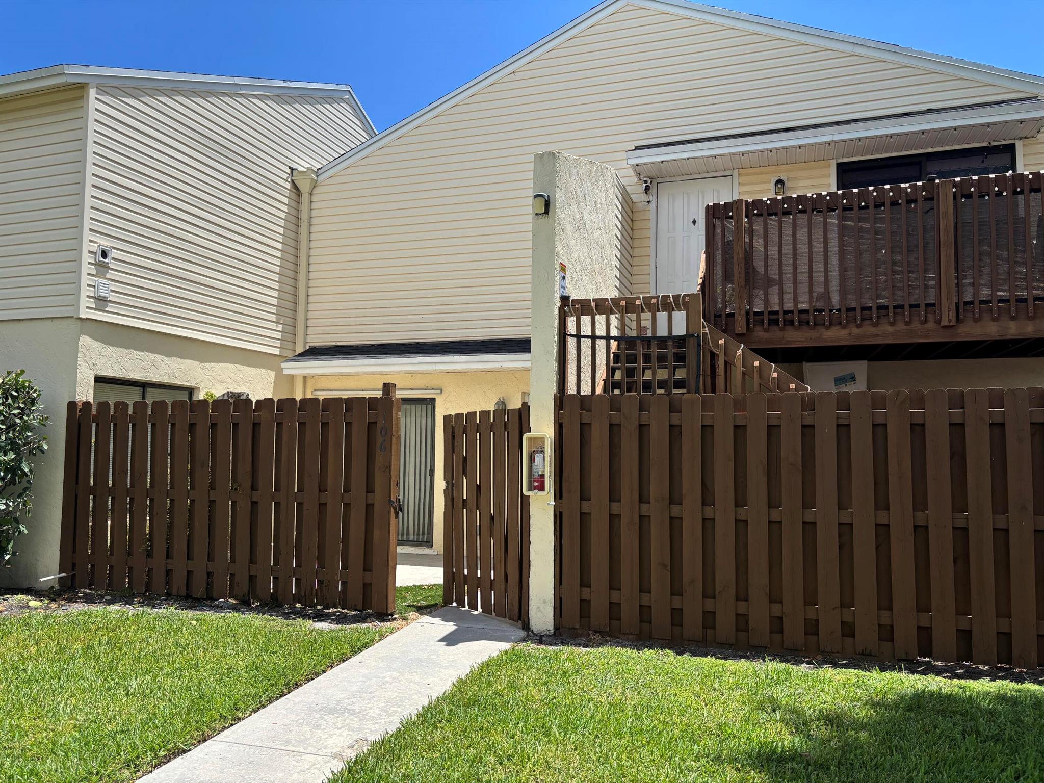 641 Executive Ctr Dr #P106