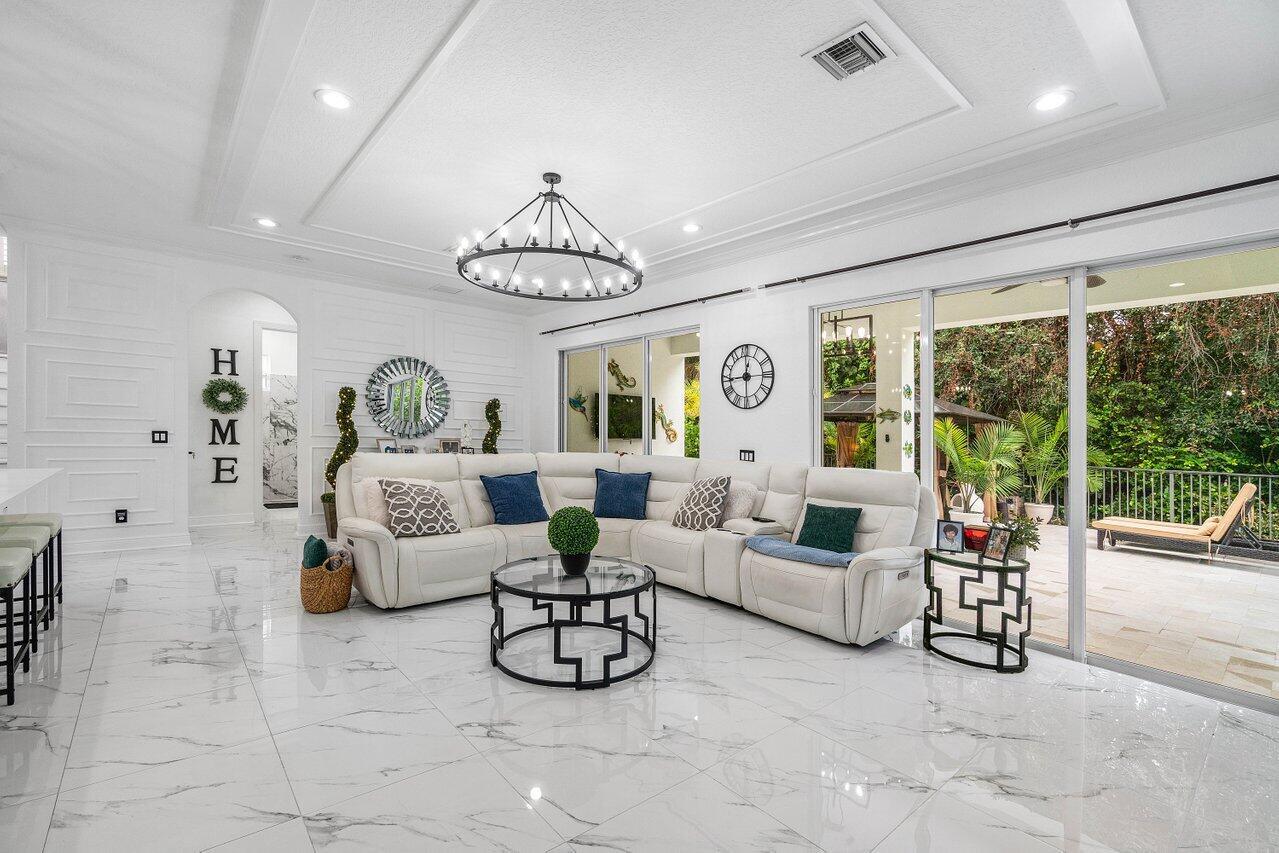 12323 Aviles Cir Palm Beach Gardens, FL 33418