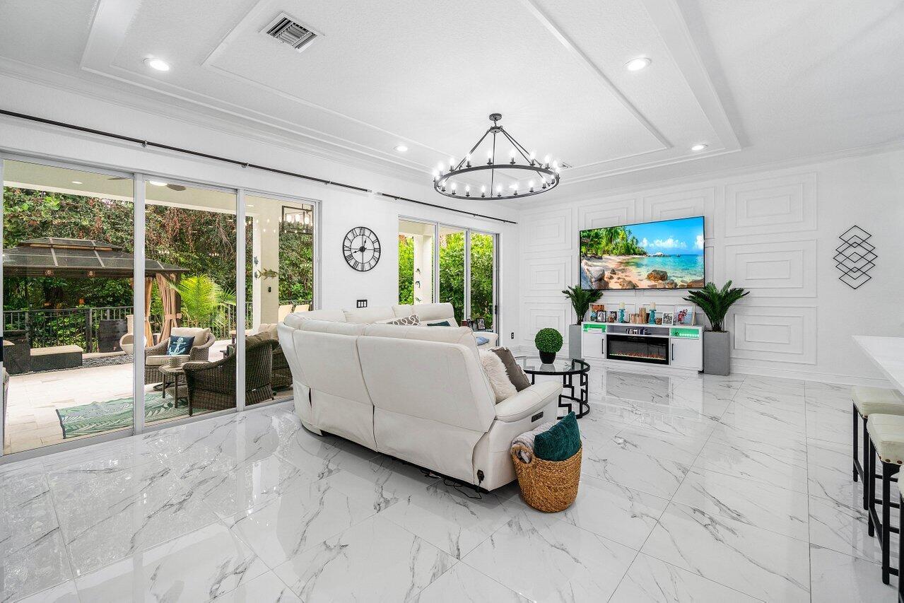 12323 Aviles Cir Palm Beach Gardens, FL 33418