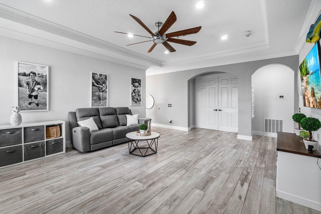 12323 Aviles Cir Palm Beach Gardens, FL 33418