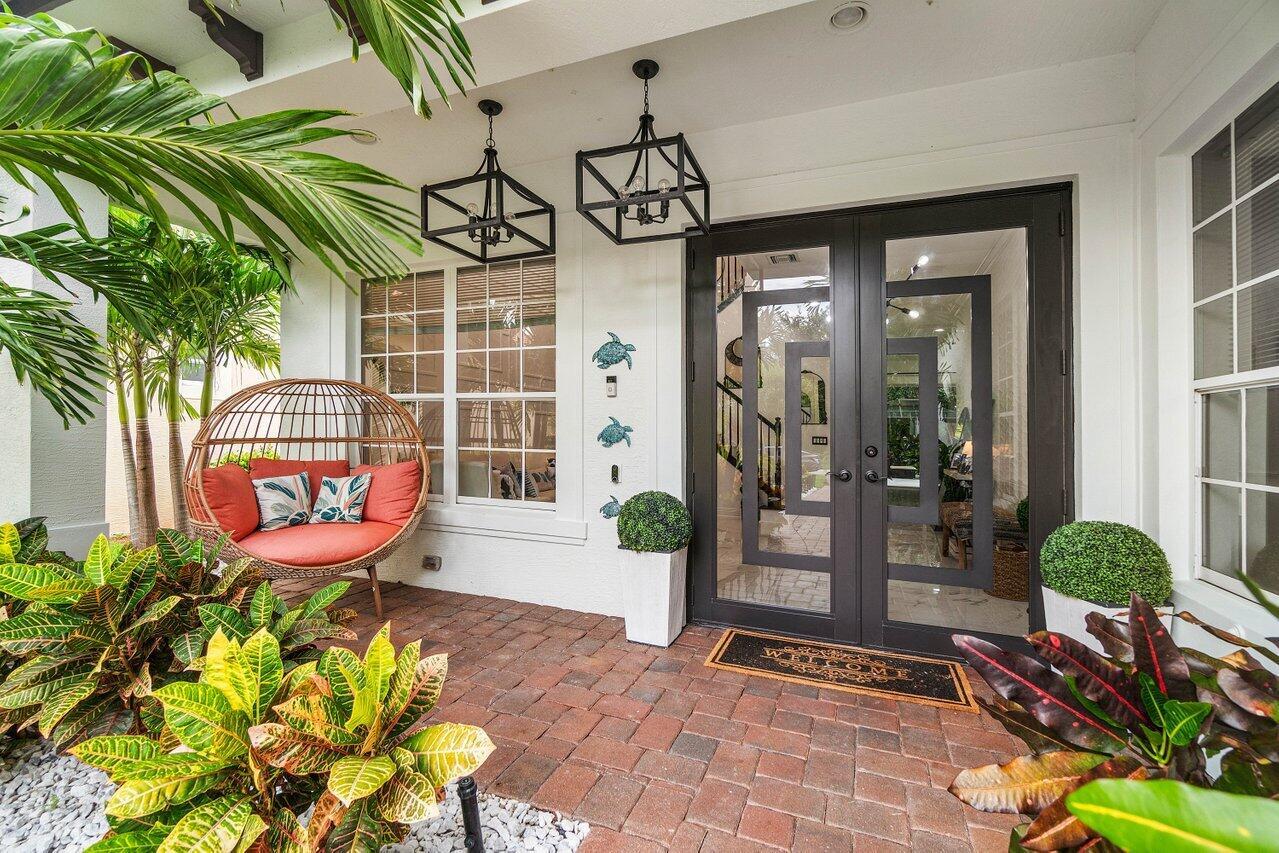 12323 Aviles Cir Palm Beach Gardens, FL 33418