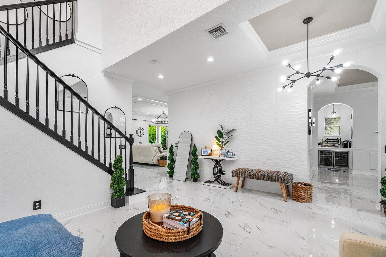 12323 Aviles Cir Palm Beach Gardens, FL 33418