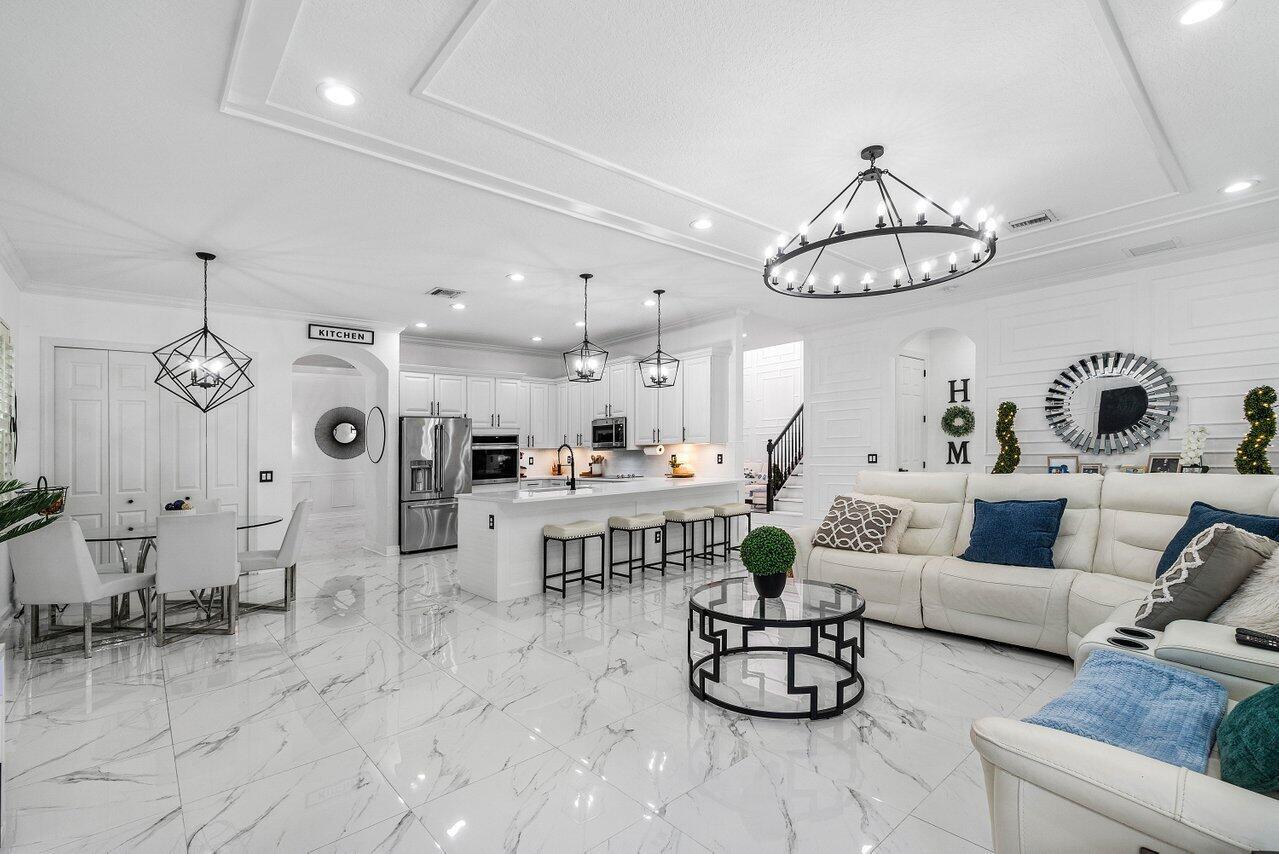 12323 Aviles Cir Palm Beach Gardens, FL 33418